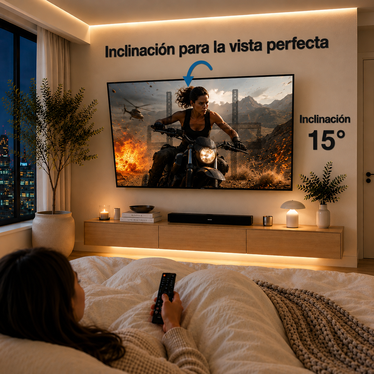 A person lies in bed under a TV mounted on a wall, holding a remote. The TV is shown at a 15-degree angle with Spanish text reading 'Inclinación para la vista perfecta' and 'Inclinación 15°'.